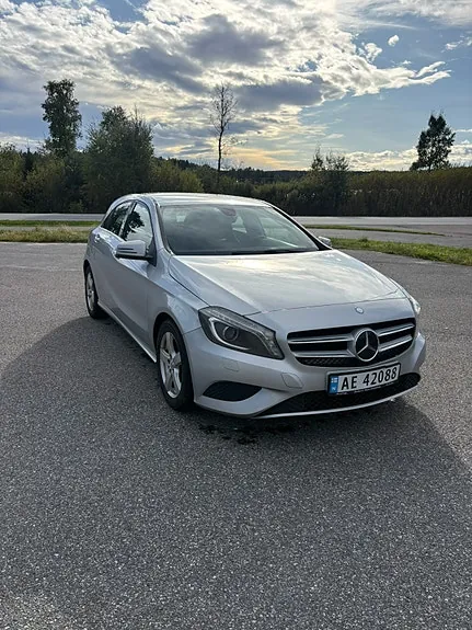 Mercedes-Benz A180 2014 photo 2