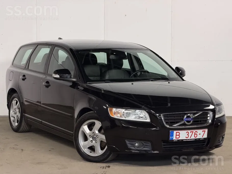 Volvo V50 2011 photo 2