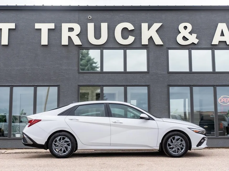 Hyundai Elantra 2024 photo 3