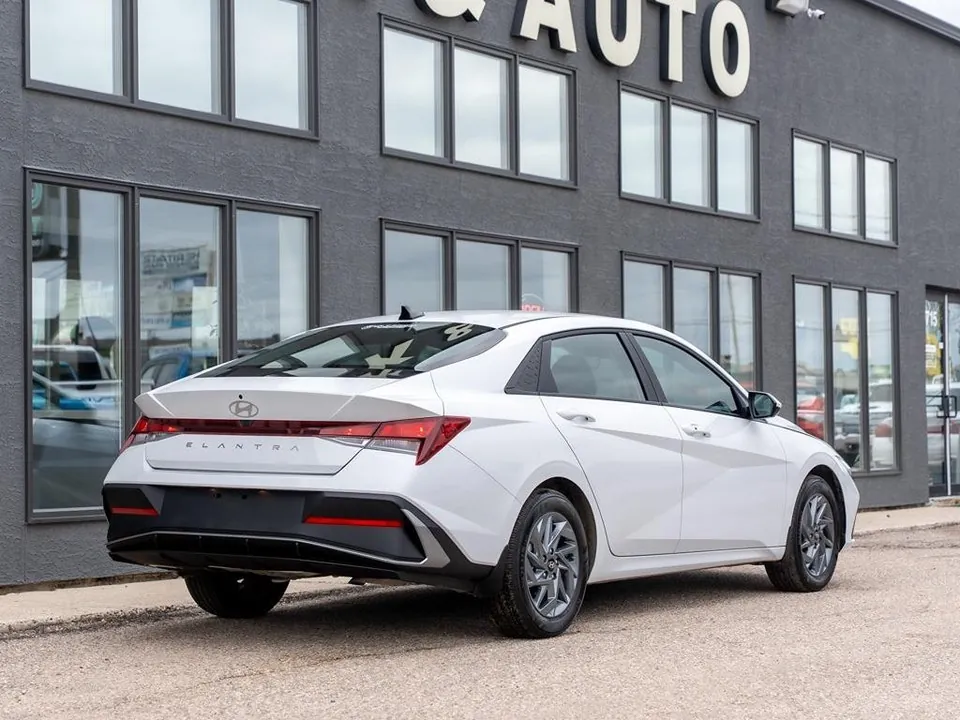 Hyundai Elantra 2024 photo 4