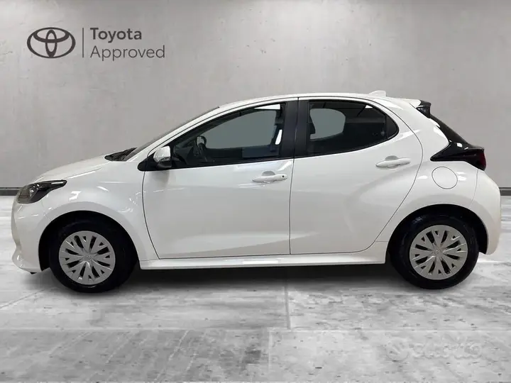 Toyota Yaris 2023 photo 3