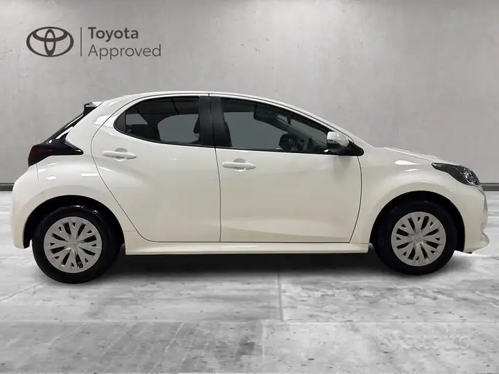 Toyota Yaris 2023 photo 4