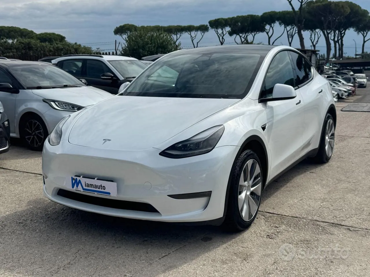 Tesla Model Y 2023 photo 2