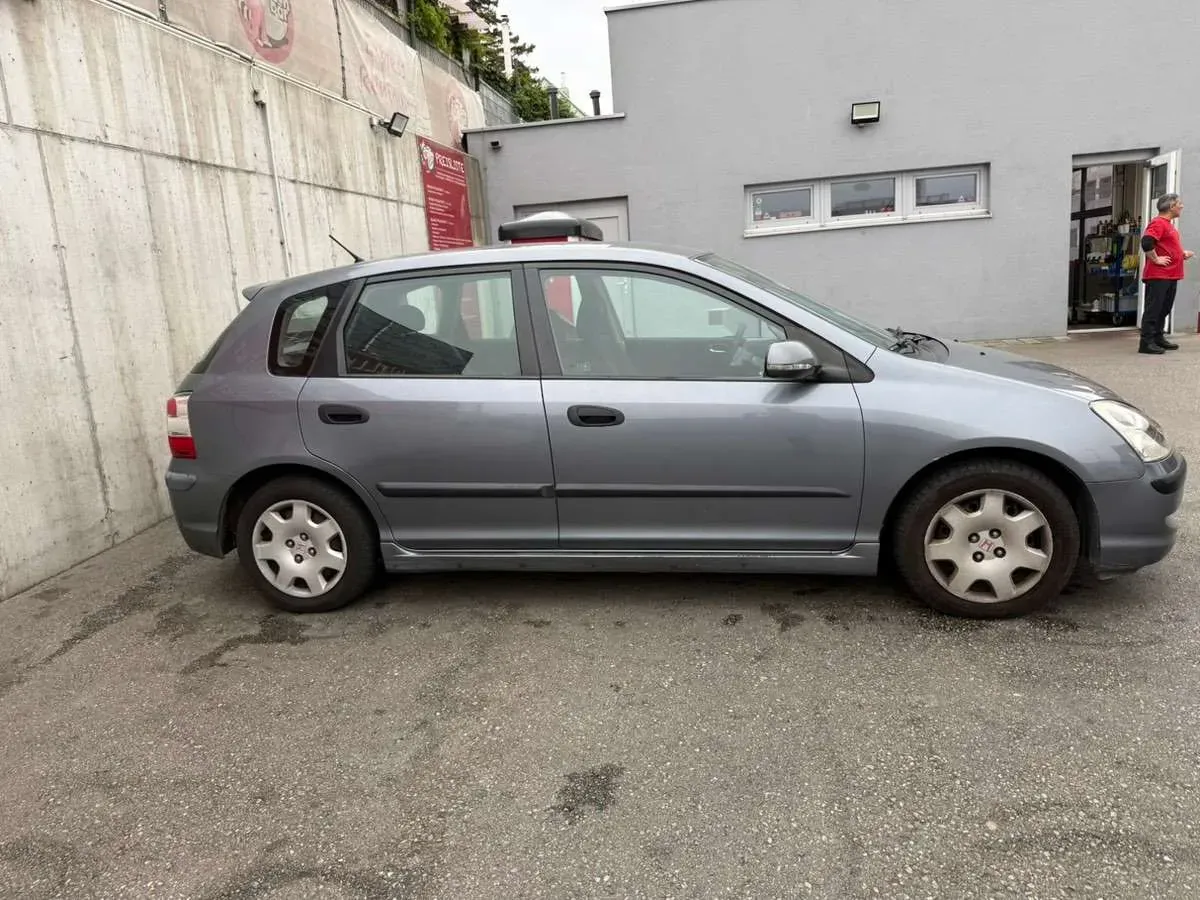 Honda Civic 2005 photo 2