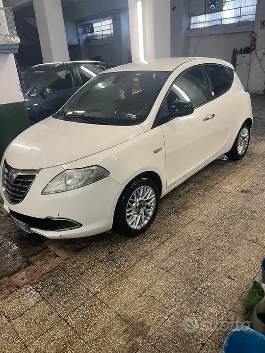 Lancia Ypsilon
