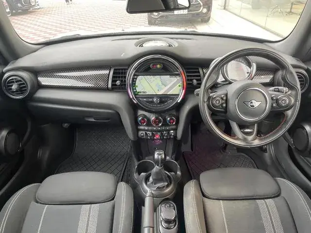 Mini Cooper S 2019 photo 2