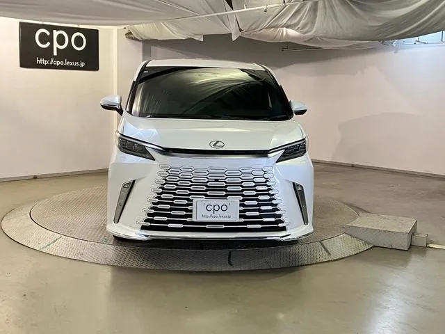 Lexus Lm 500H 2025 photo 2