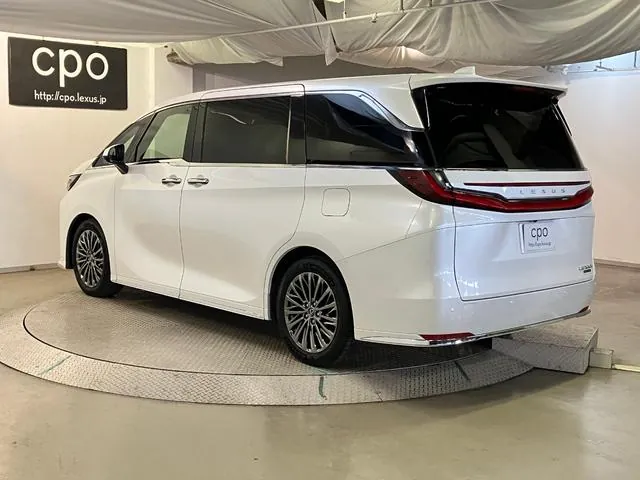 Lexus Lm 500H 2025 photo 5