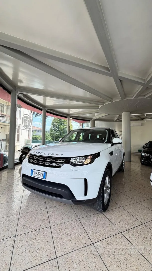 Land Rover Discovery 2018 photo 2