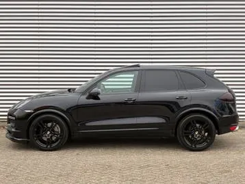 Porsche Cayenne 2011 photo 2