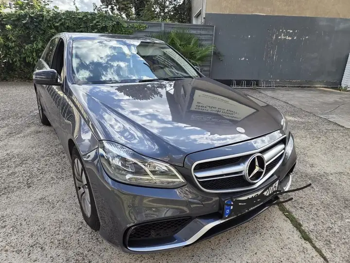 Mercedes-Benz E 200D