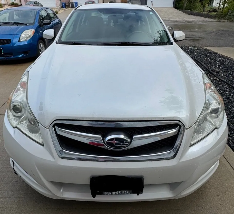 Subaru Legacy 2011 photo 2