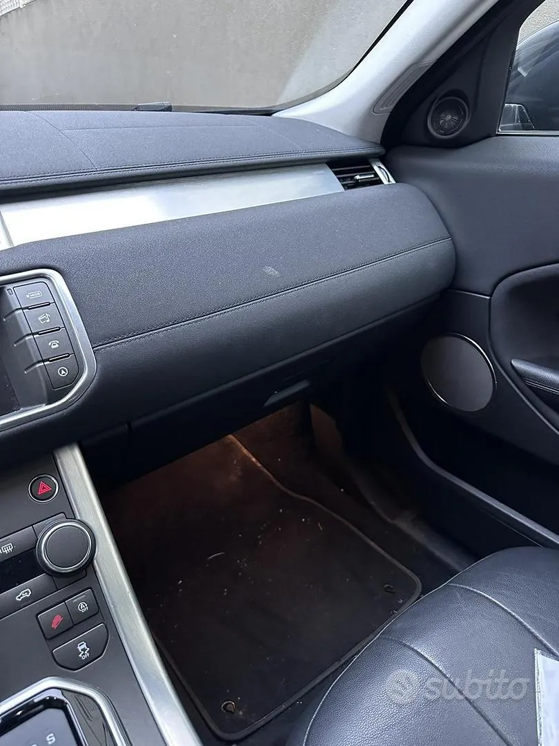 Land Rover Range Rover Evoque 2018 photo 3