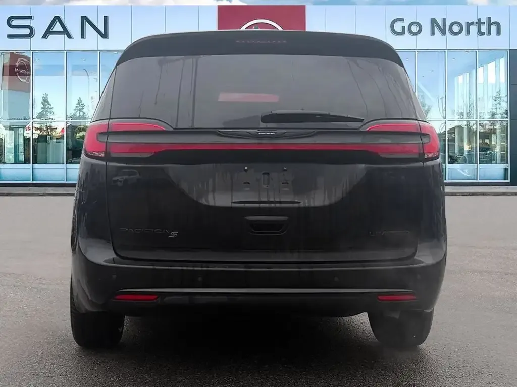 Chrysler Pacifica 2025 photo 5