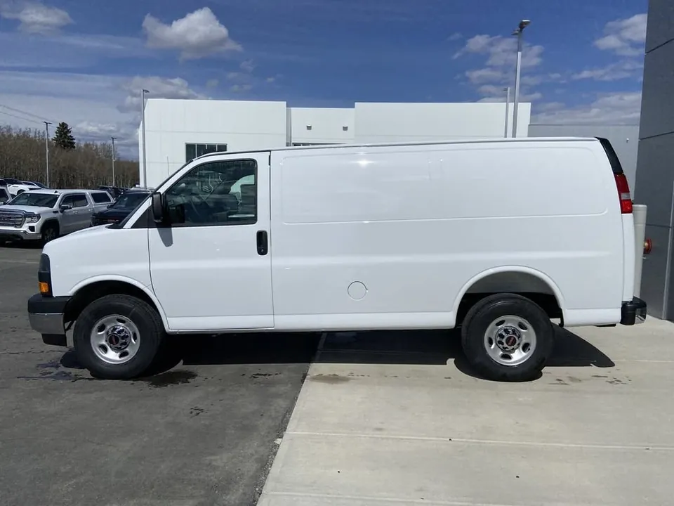 GMC Savana 2025 photo 5
