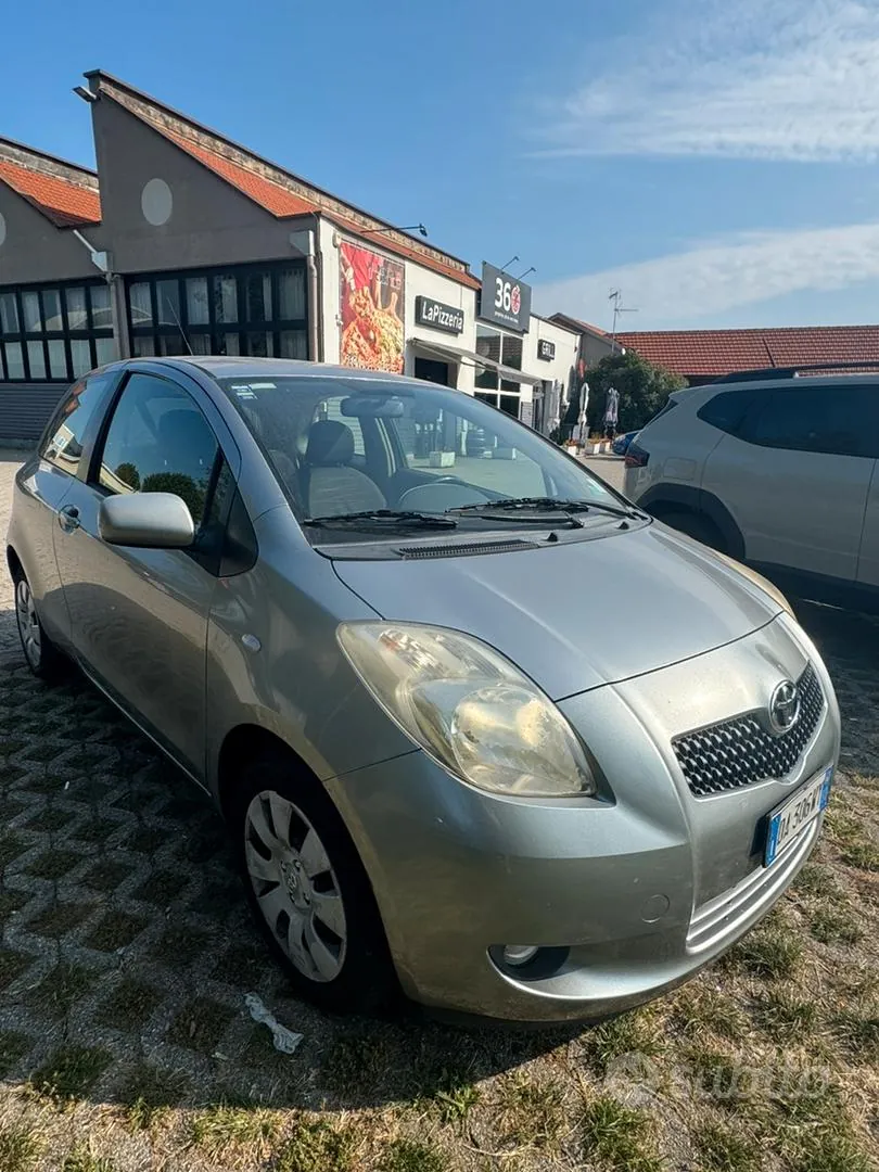 Toyota Yaris 2006 photo 2