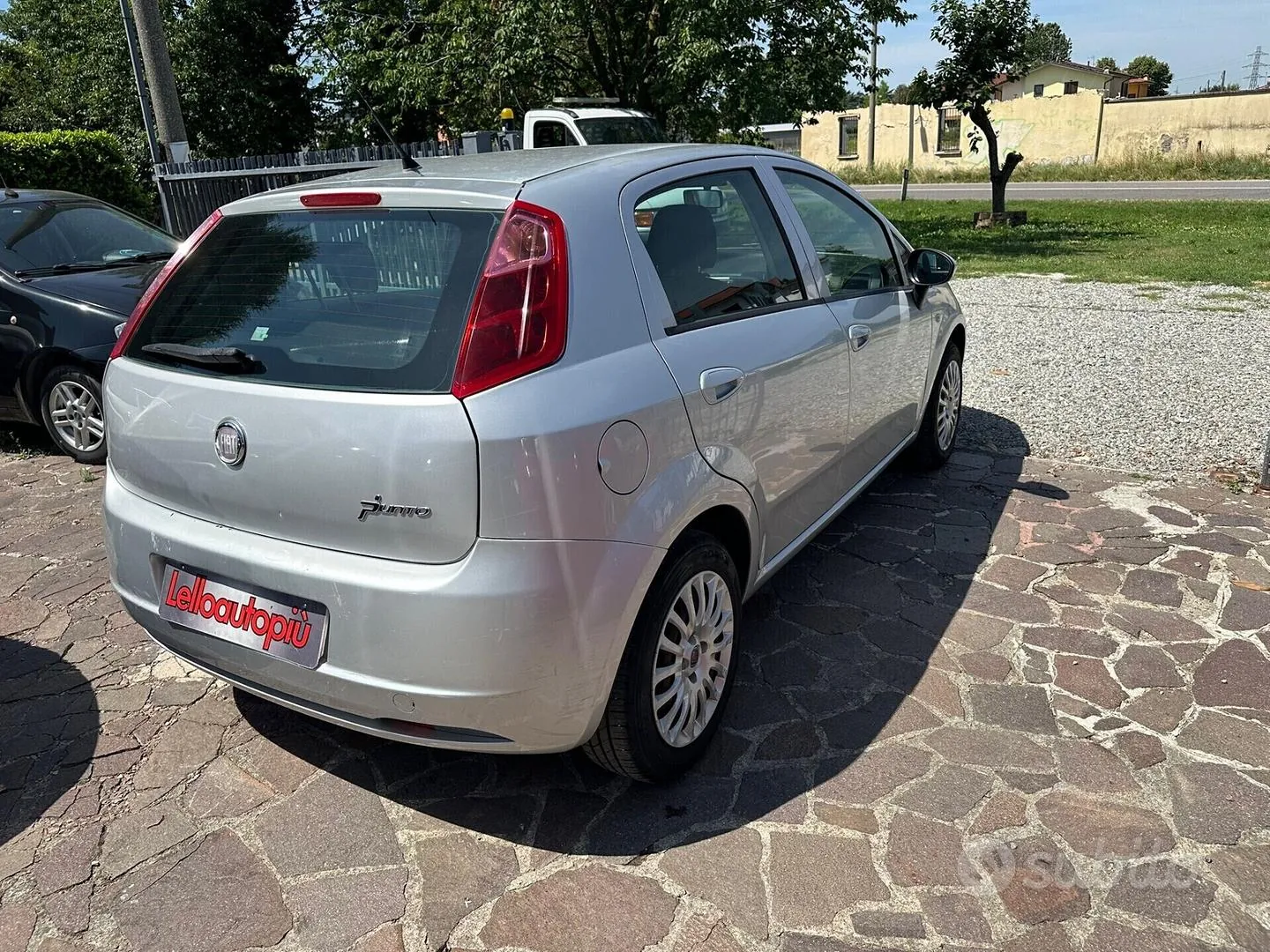 Fiat Grande Punto 2011 photo 4