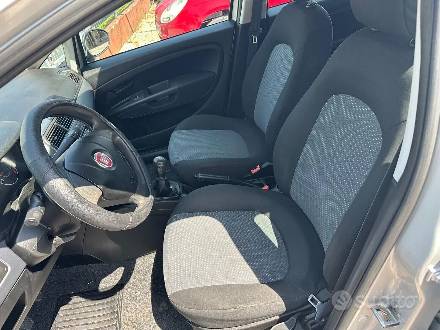 Fiat Grande Punto 2011 photo 5