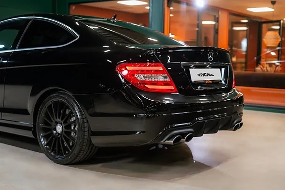 Mercedes-Benz C63 2012 photo 4