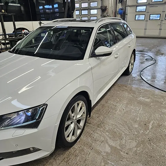 Skoda Superb 2017 photo 4