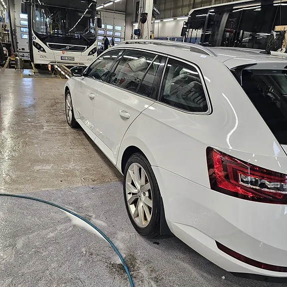 Skoda Superb 2017 photo 5