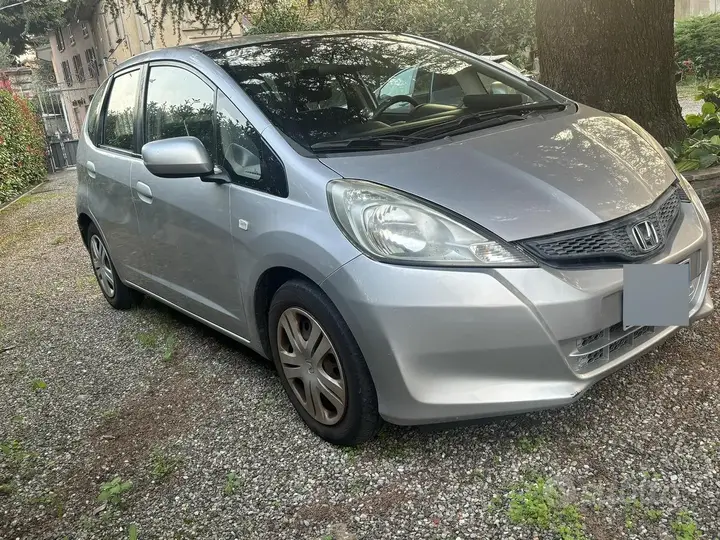 Honda Jazz 2011 photo 2