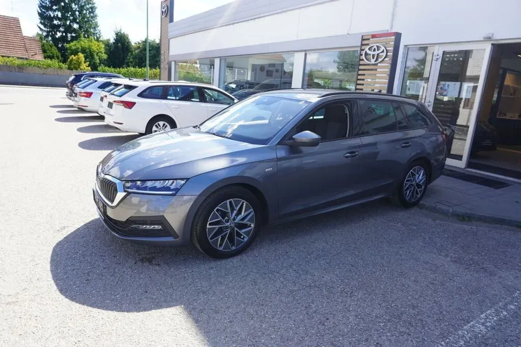 Skoda Octavia 2023 photo 2