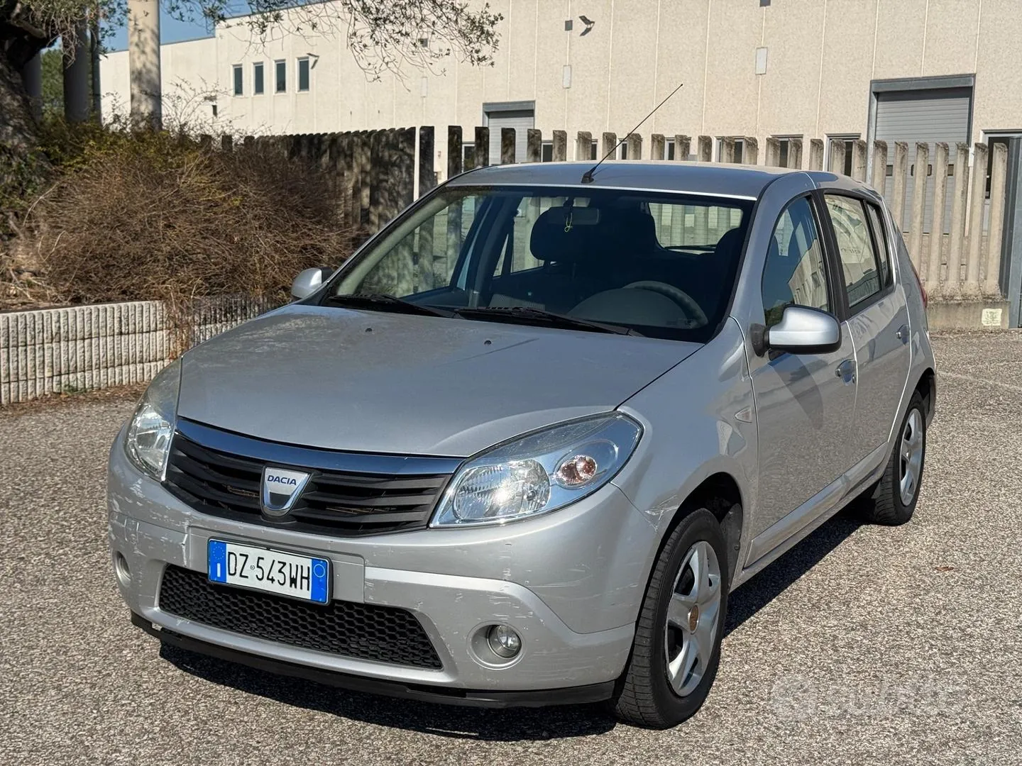 Dacia Sandero 2010 photo 4