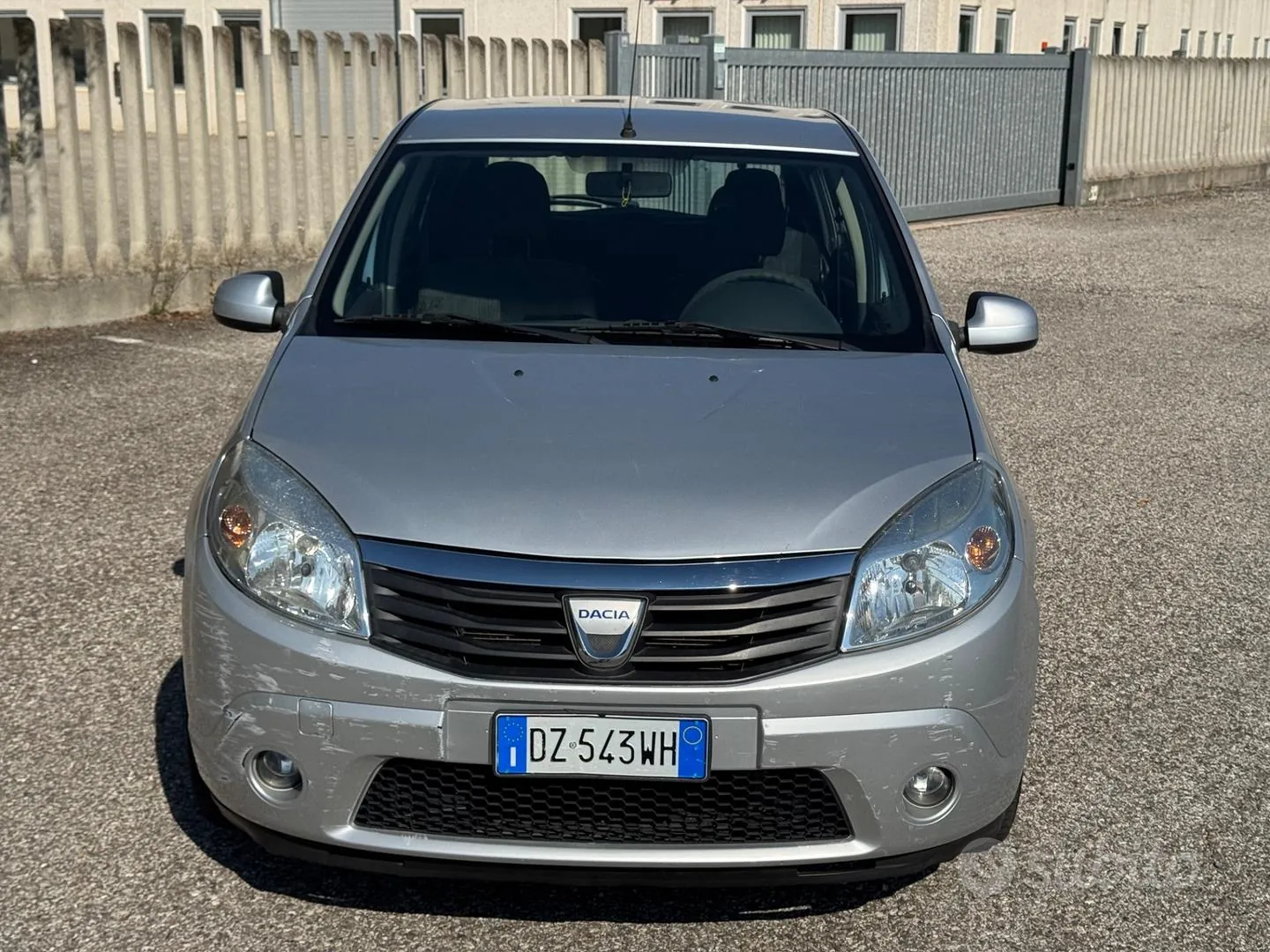 Dacia Sandero 2010 photo 3