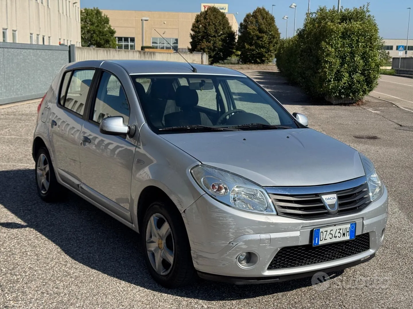 Dacia Sandero 2010 photo 2