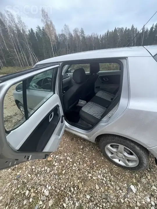 Skoda Fabia 2008 photo 5