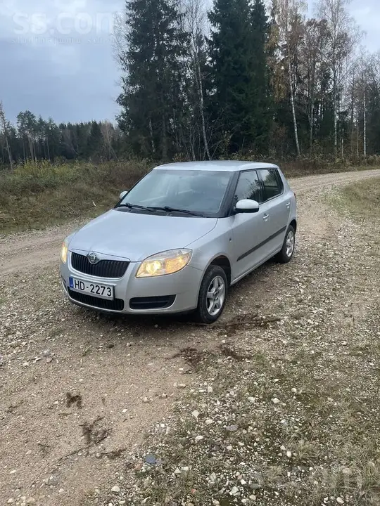 Skoda Fabia 2008 photo 2