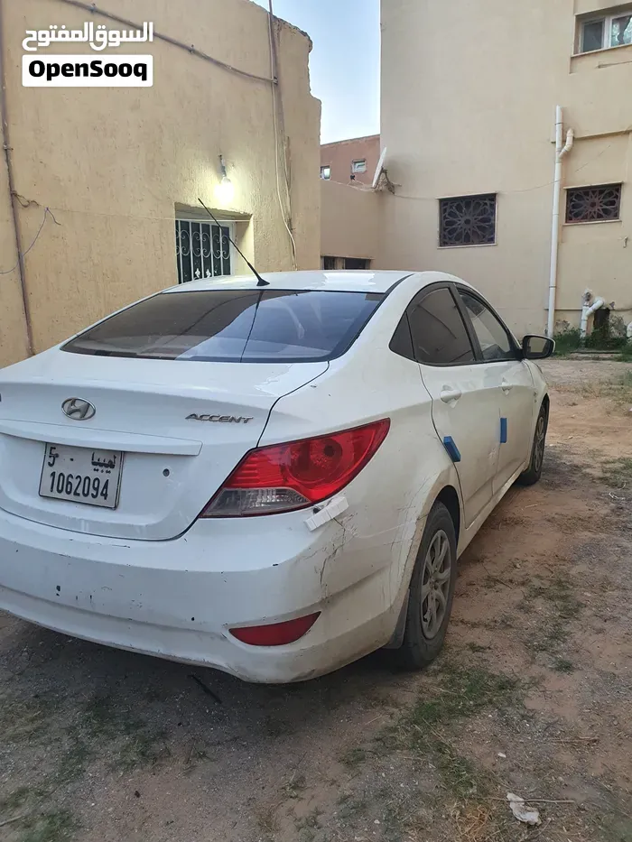 Hyundai Accent 2012 photo 4