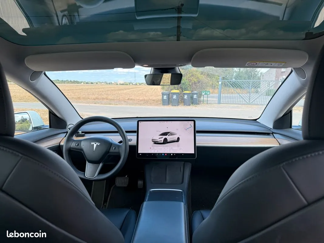 Tesla Model 3 2023 photo 3