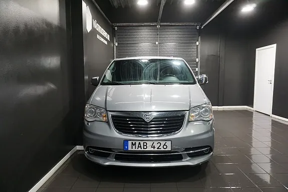Lancia Voyager 2015 photo 2