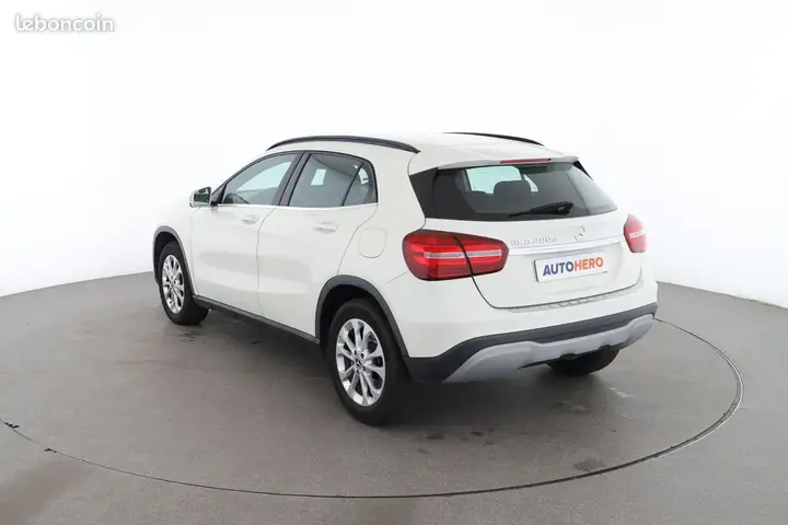 Mercedes-Benz Gla 2017 photo 2