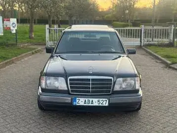 Mercedes-Benz E250 1996 photo 2