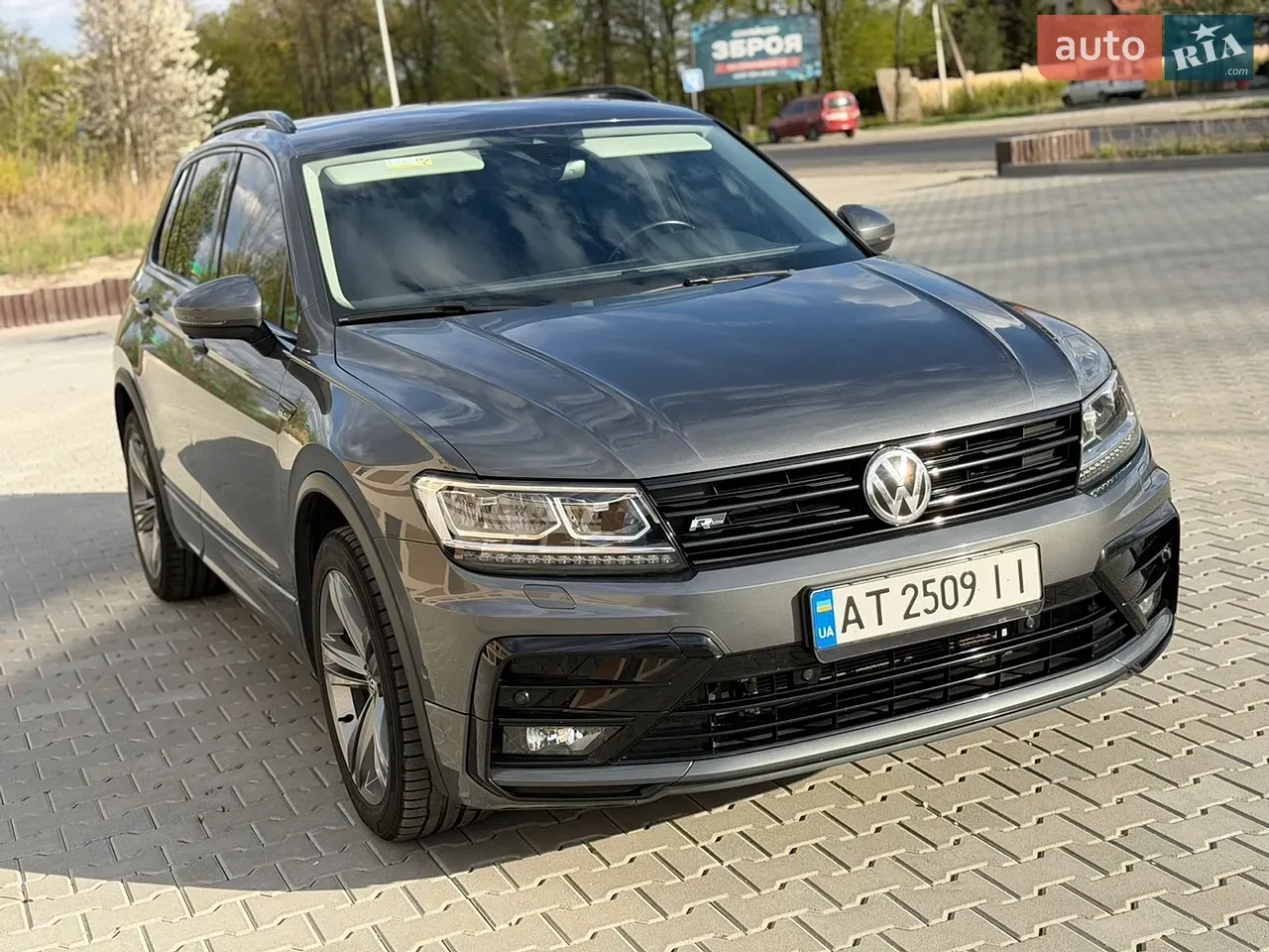 Volkswagen Tiguan 2018 photo 2
