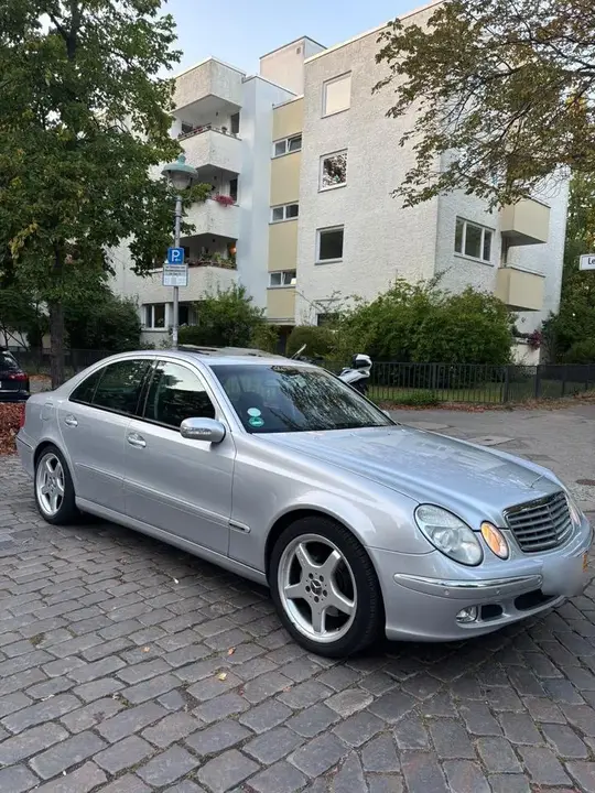 Mercedes-Benz E320