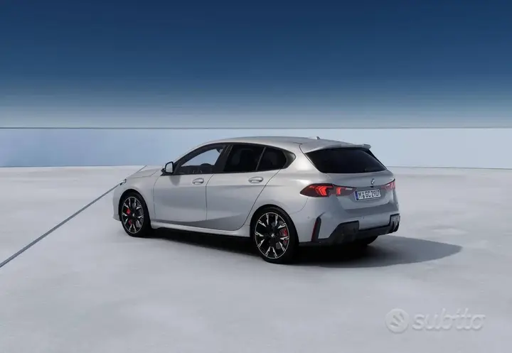 BMW 1 Series photo 2