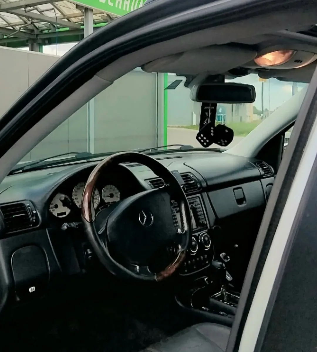 Mercedes-Benz M-Class 2004 photo 2