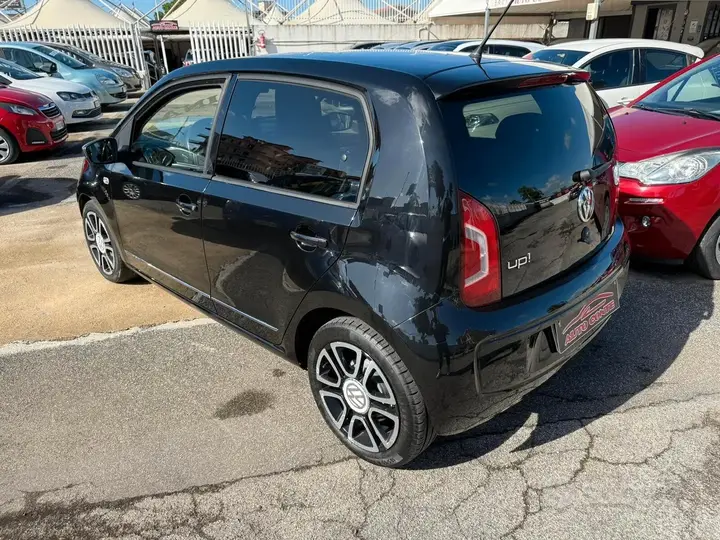Volkswagen Up 2014 photo 4