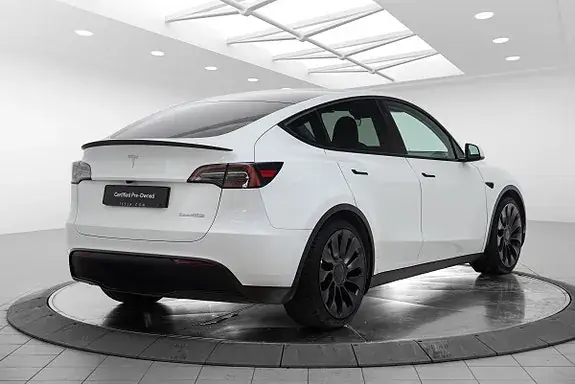 Tesla Model Y 2025 photo 5