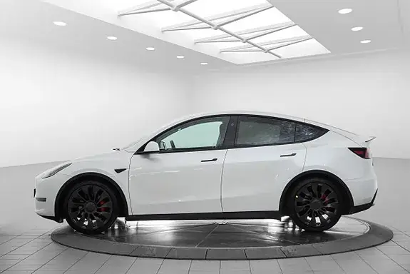 Tesla Model Y 2025 photo 2