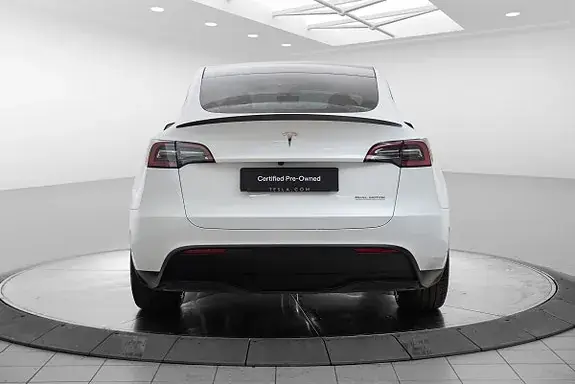 Tesla Model Y 2025 photo 4