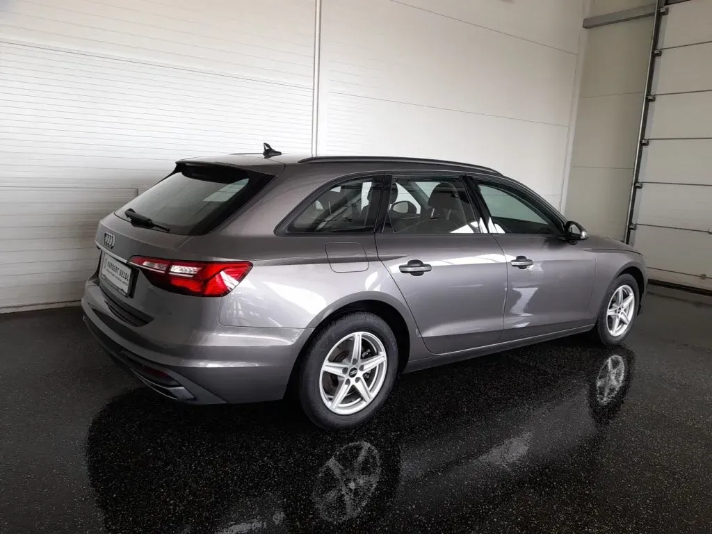 Audi A4 2021 photo 2
