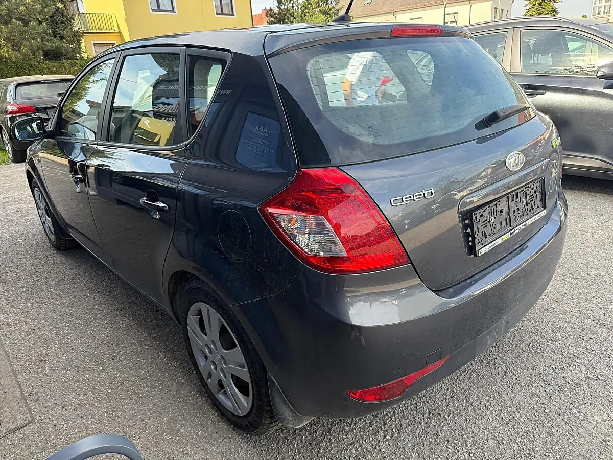 Kia Ceed 2010 photo 3