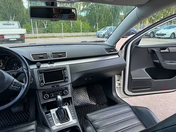 Volkswagen Passat 2012 photo 5