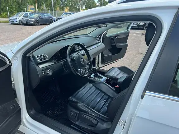 Volkswagen Passat 2012 photo 3