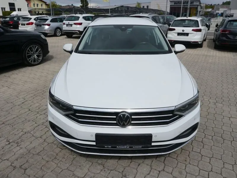 Volkswagen Passat 2022 photo 2
